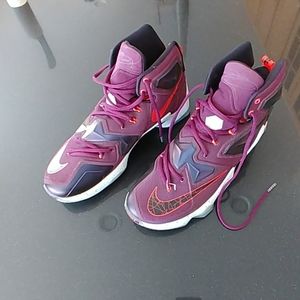 Nike LeBron XIII
